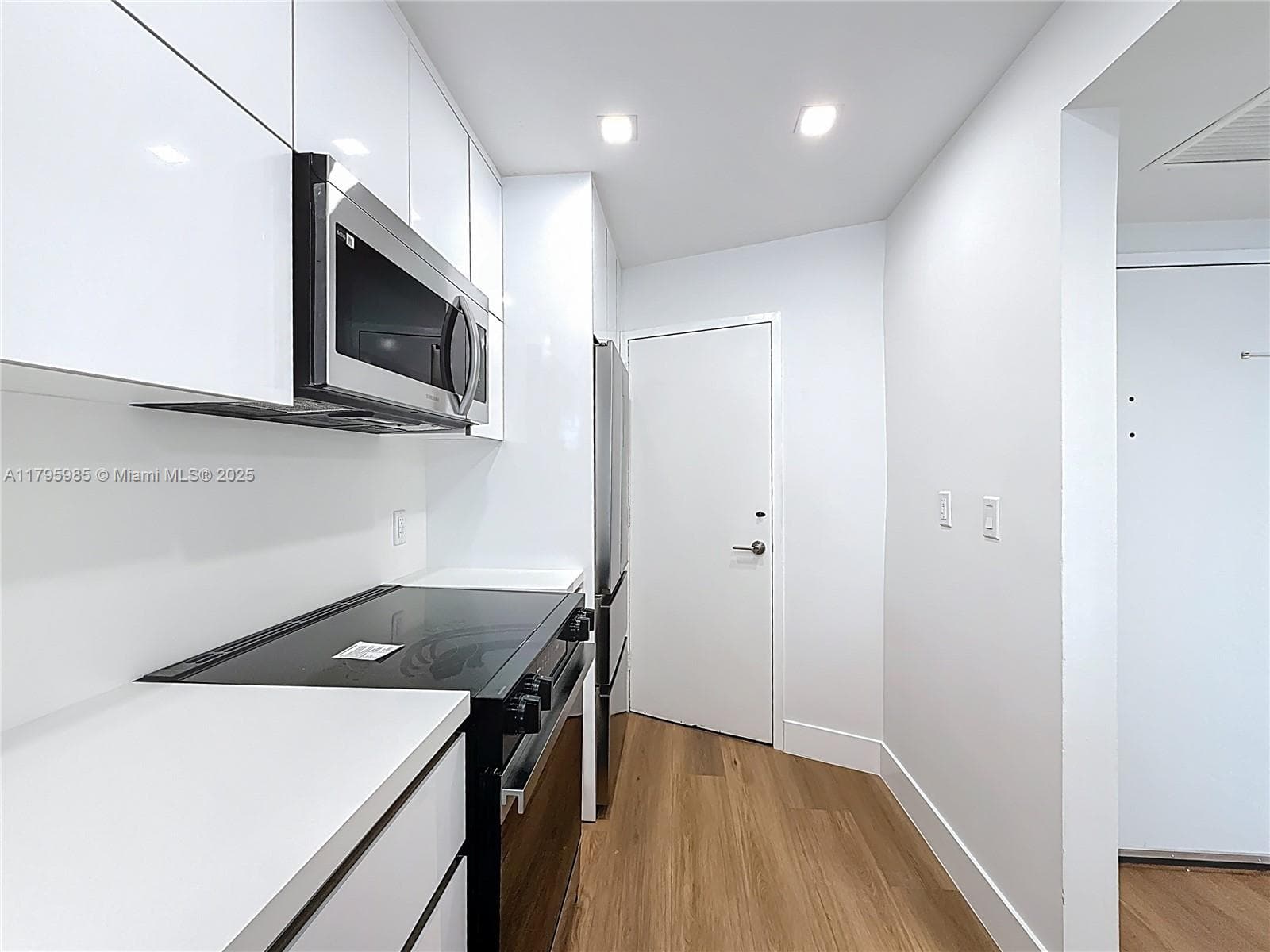 2899 Collins Ave 1218 photo 8