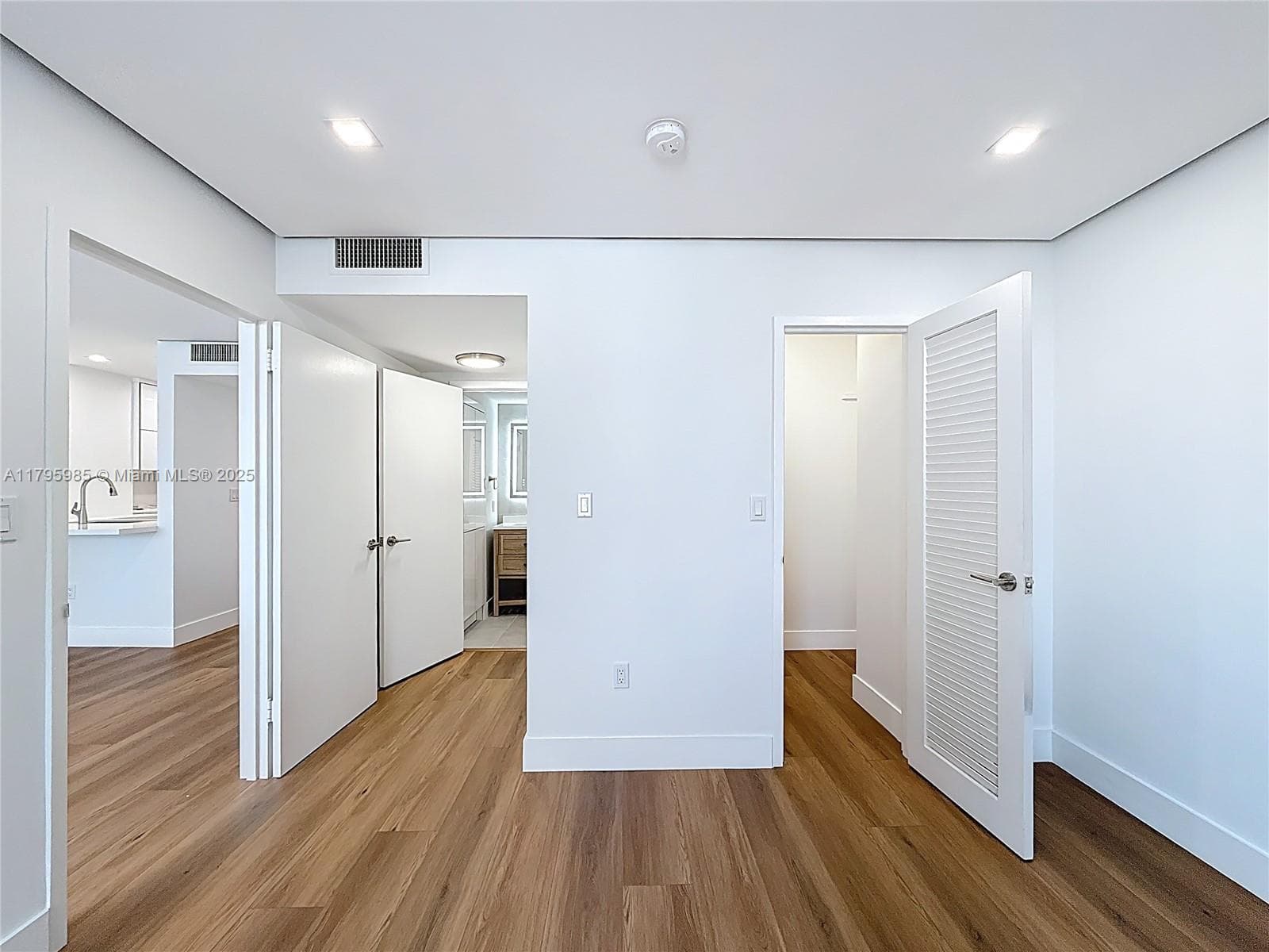 2899 Collins Ave 1218 photo 25