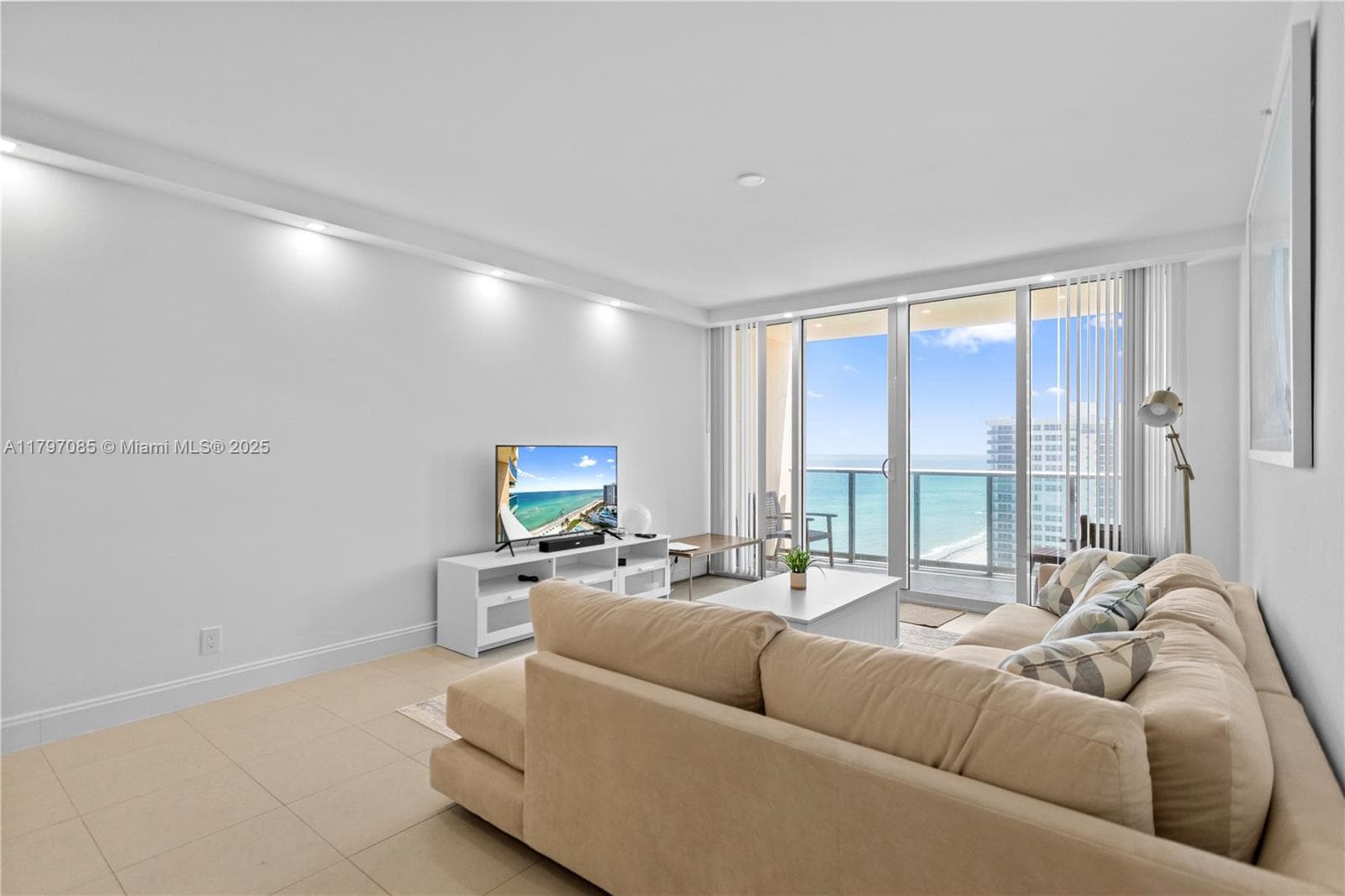 2501 S Ocean Dr 1614 photo 4