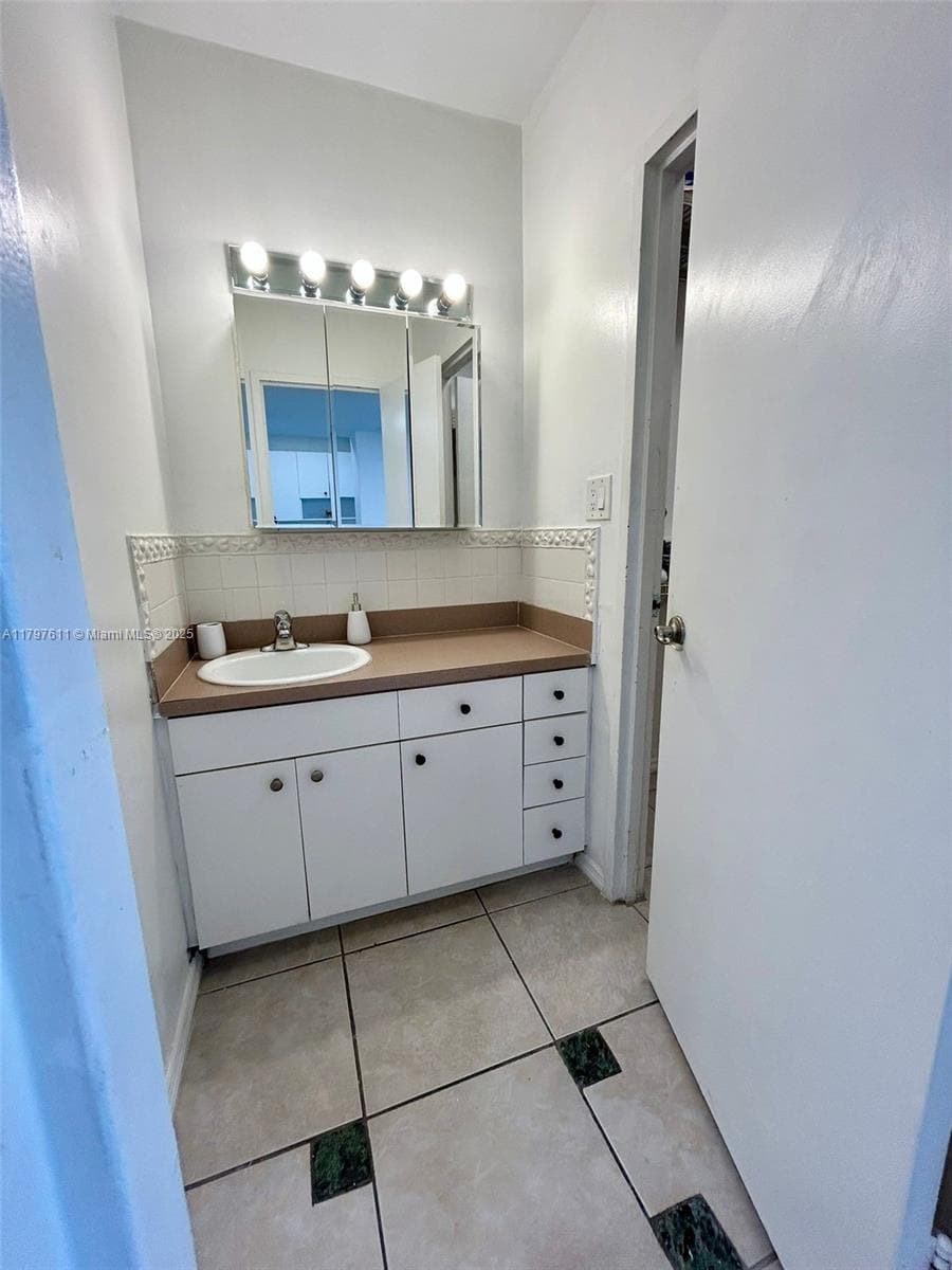 100 Lincoln Rd 1220 photo 6
