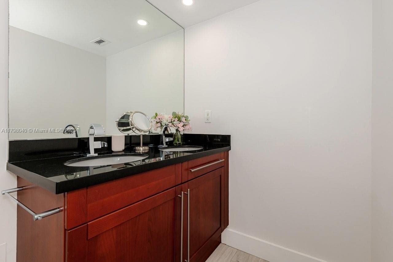 2301 Collins Ave 1531 photo 22