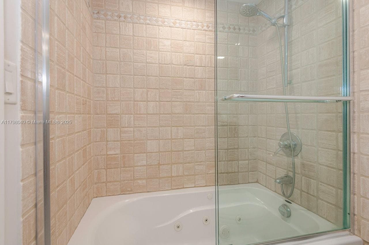 2301 Collins Ave 1531 photo 24