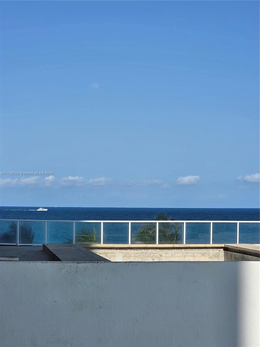 16425 Collins Ave 312 photo 2