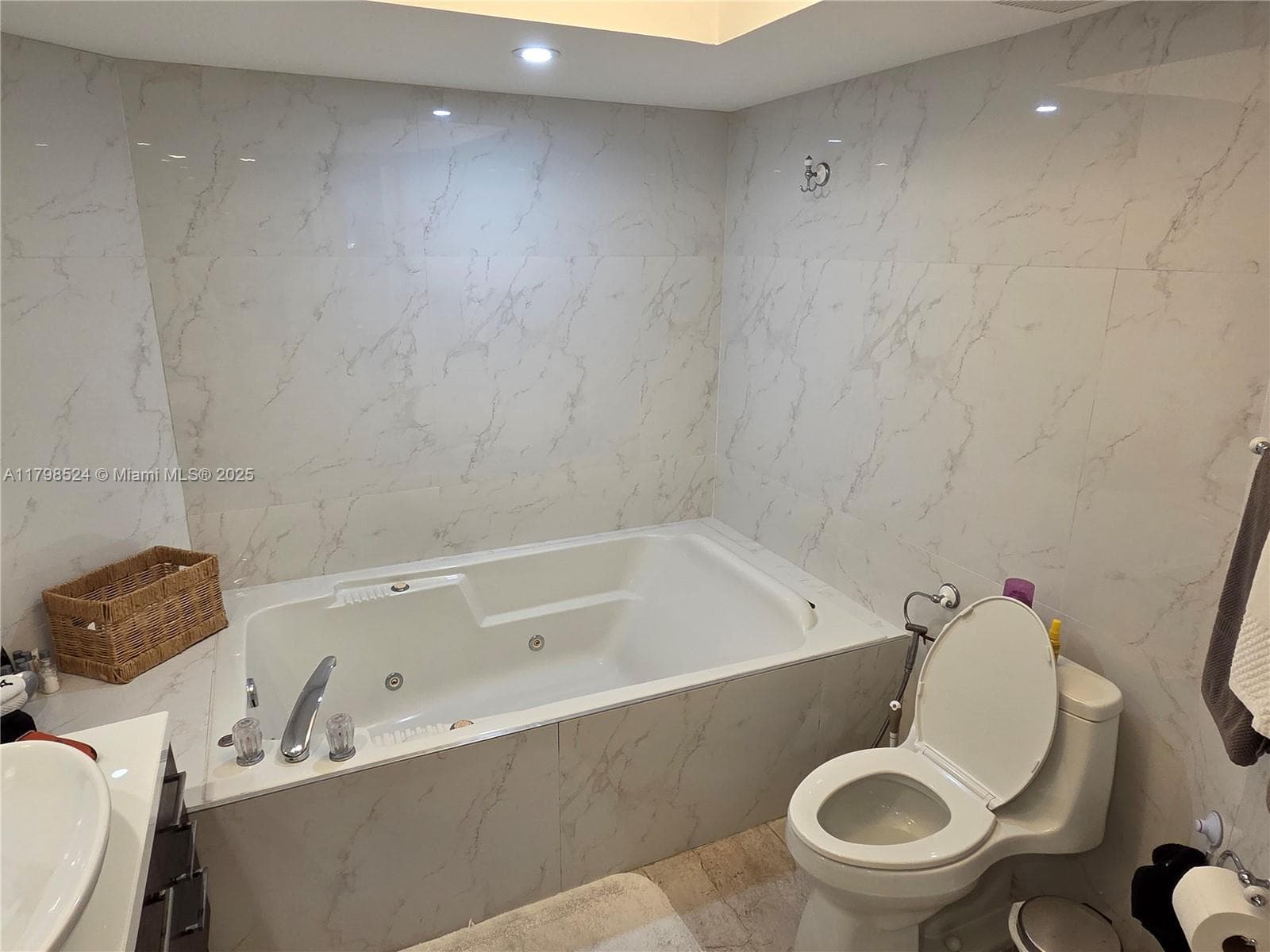 16425 Collins Ave 312 photo 17