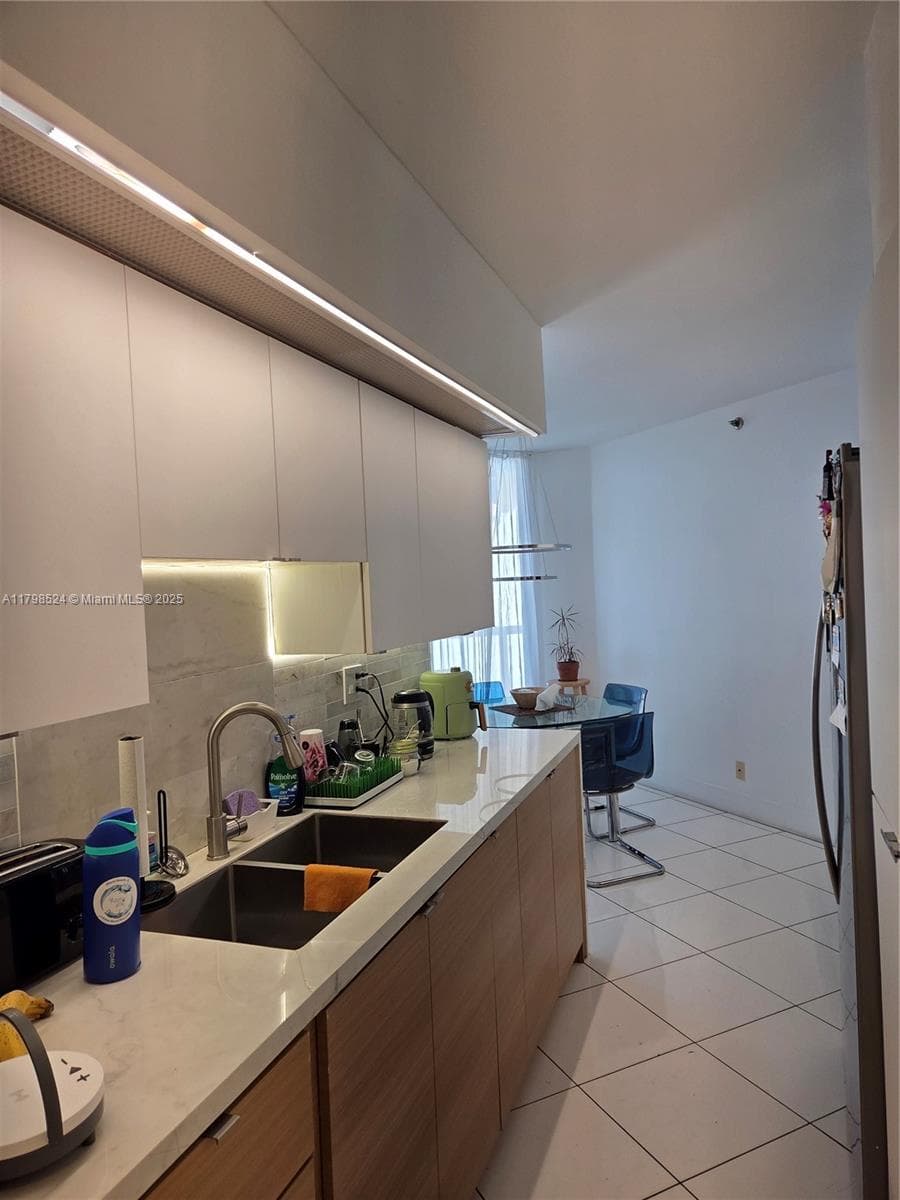 16425 Collins Ave 312 photo 12