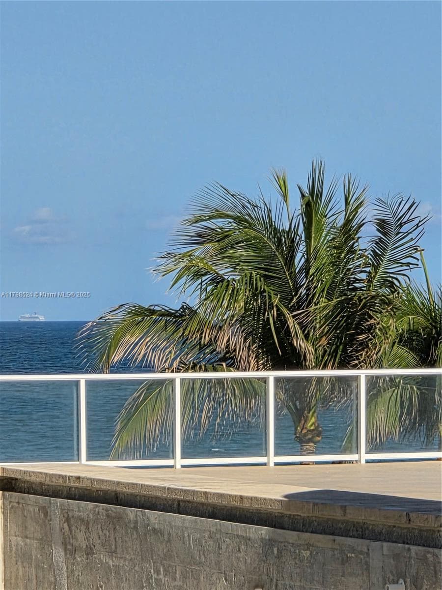 16425 Collins Ave 312 photo 18