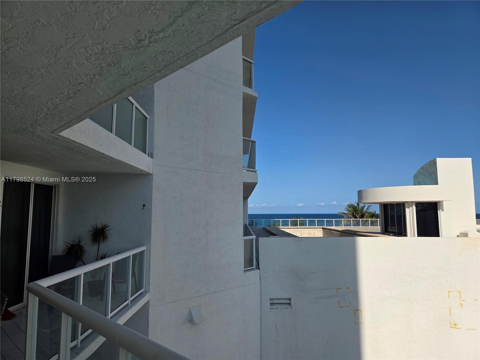 16425 Collins Ave 312 photo 4