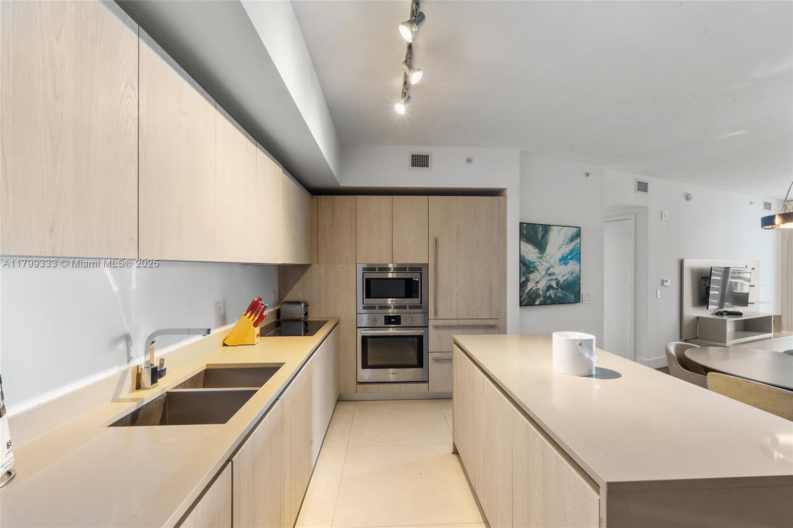 4111 Ocean Dr 2307 photo 4
