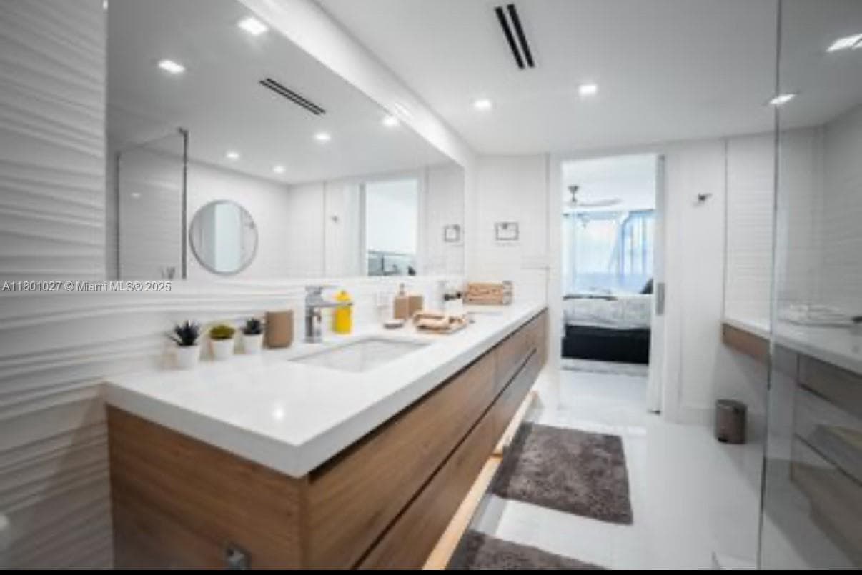 5600 Collins Ave 14K photo 13