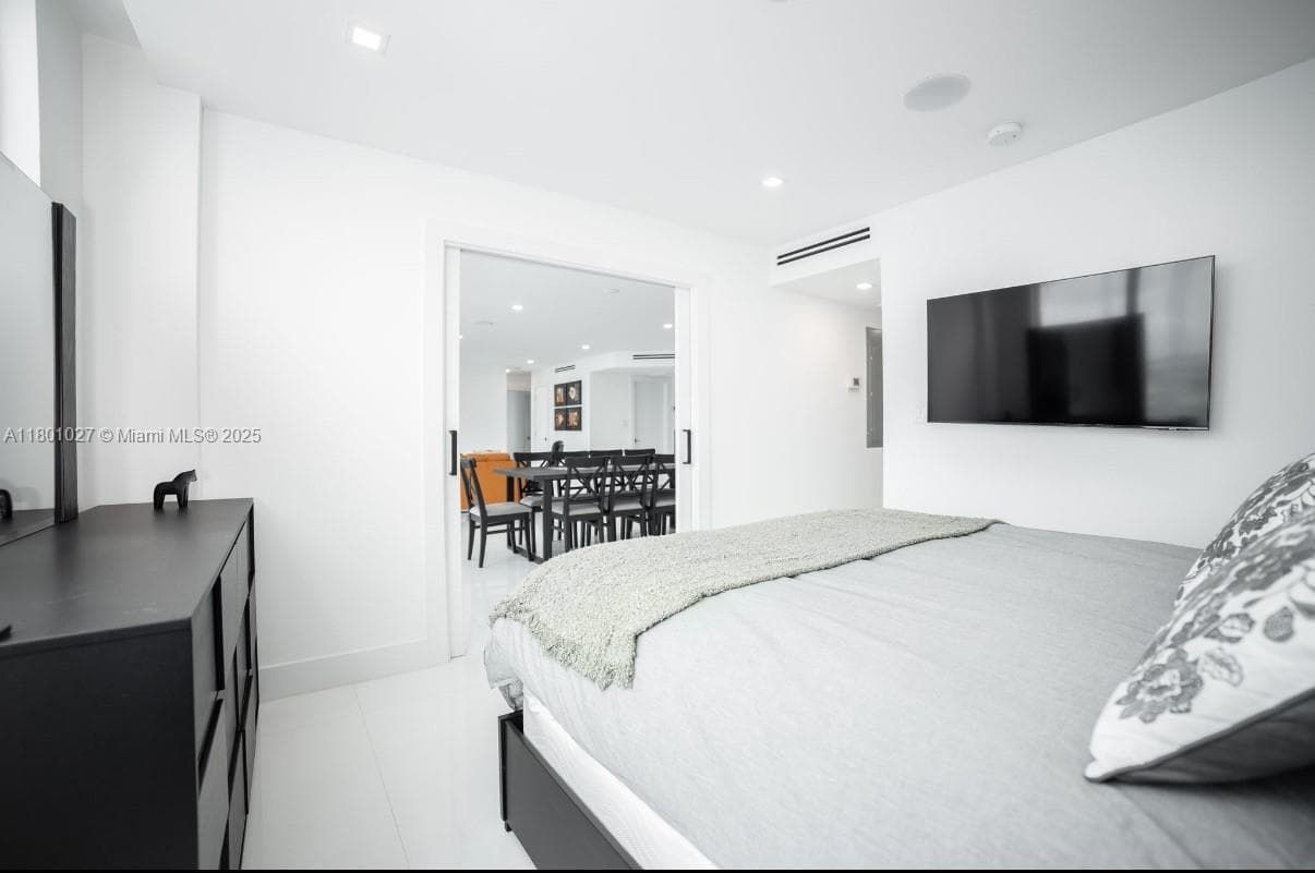 5600 Collins Ave 14K photo 17