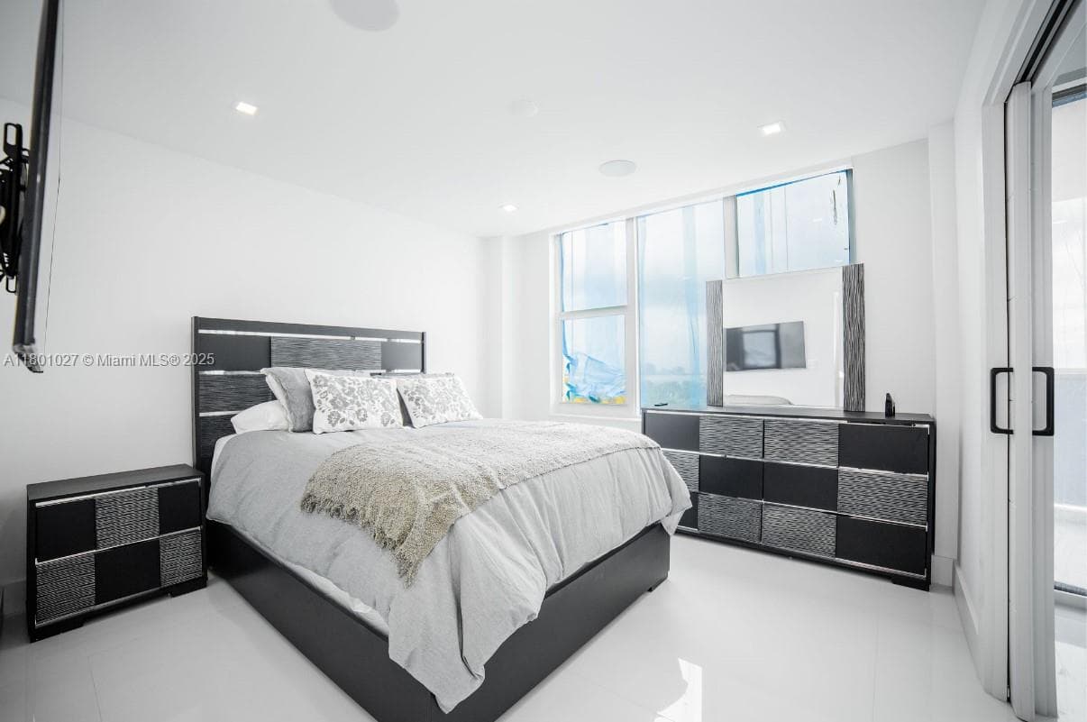 5600 Collins Ave 14K photo 16