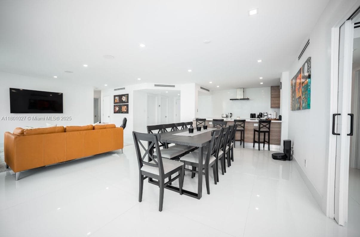 5600 Collins Ave 14K photo 3