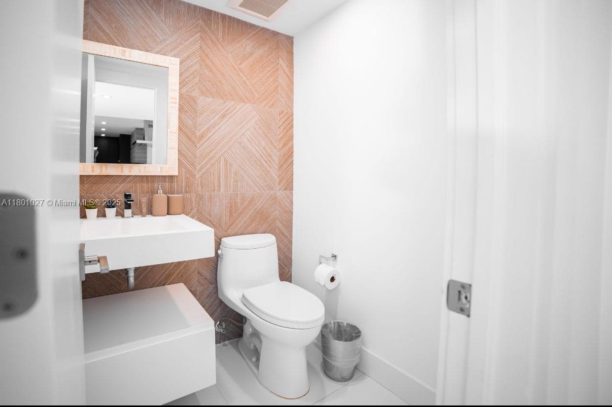 5600 Collins Ave 14K photo 20