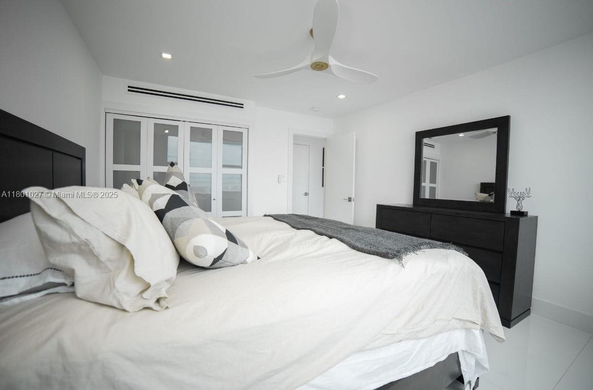 5600 Collins Ave 14K photo 9
