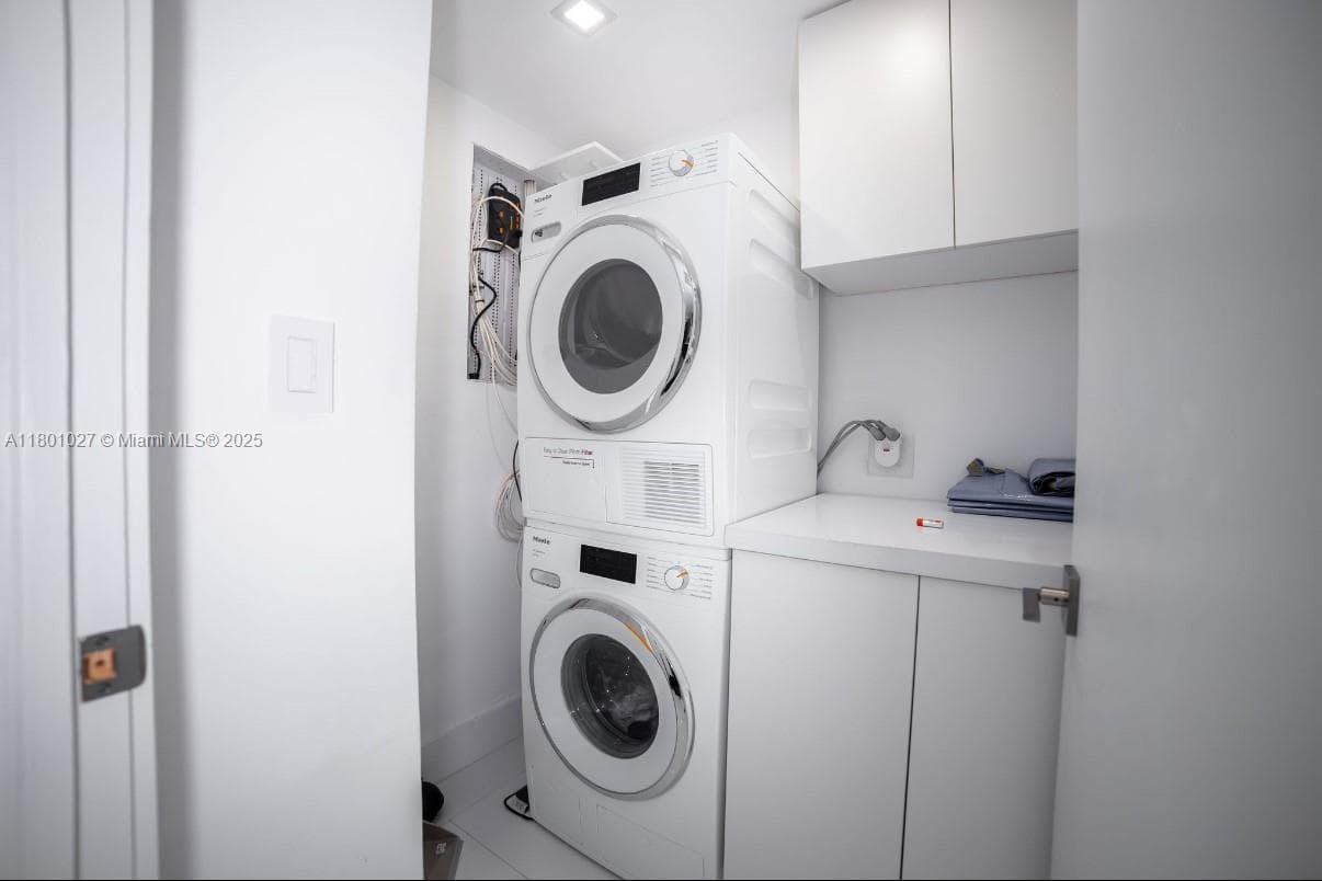 5600 Collins Ave 14K photo 24
