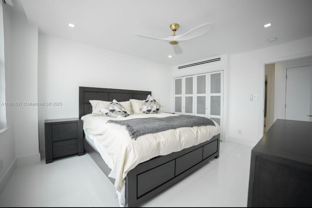 5600 Collins Ave 14K photo 10