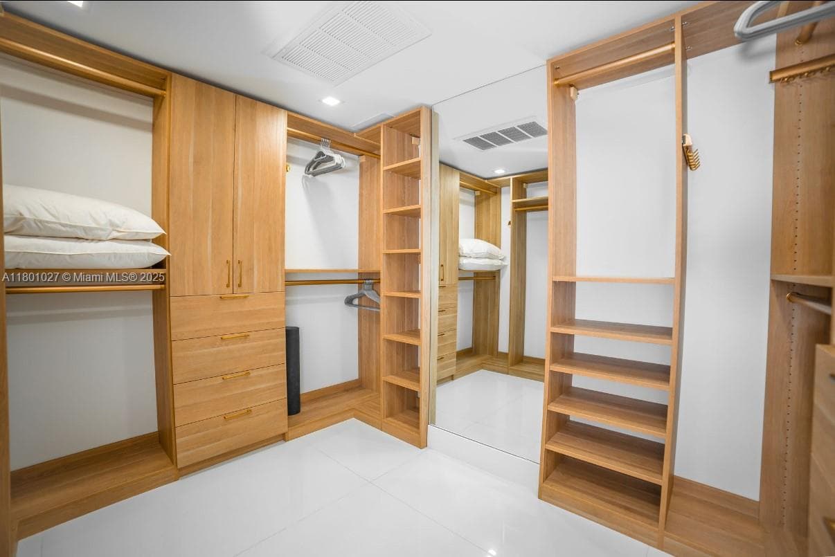 5600 Collins Ave 14K photo 15