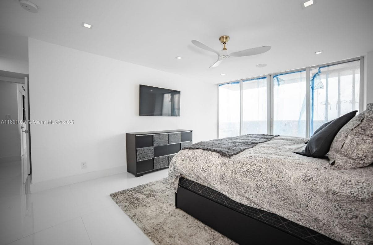 5600 Collins Ave 14K photo 21