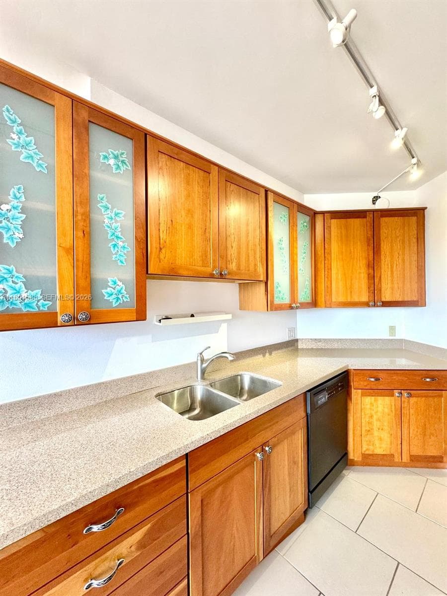 3610 Yacht Club Dr 810 photo 23