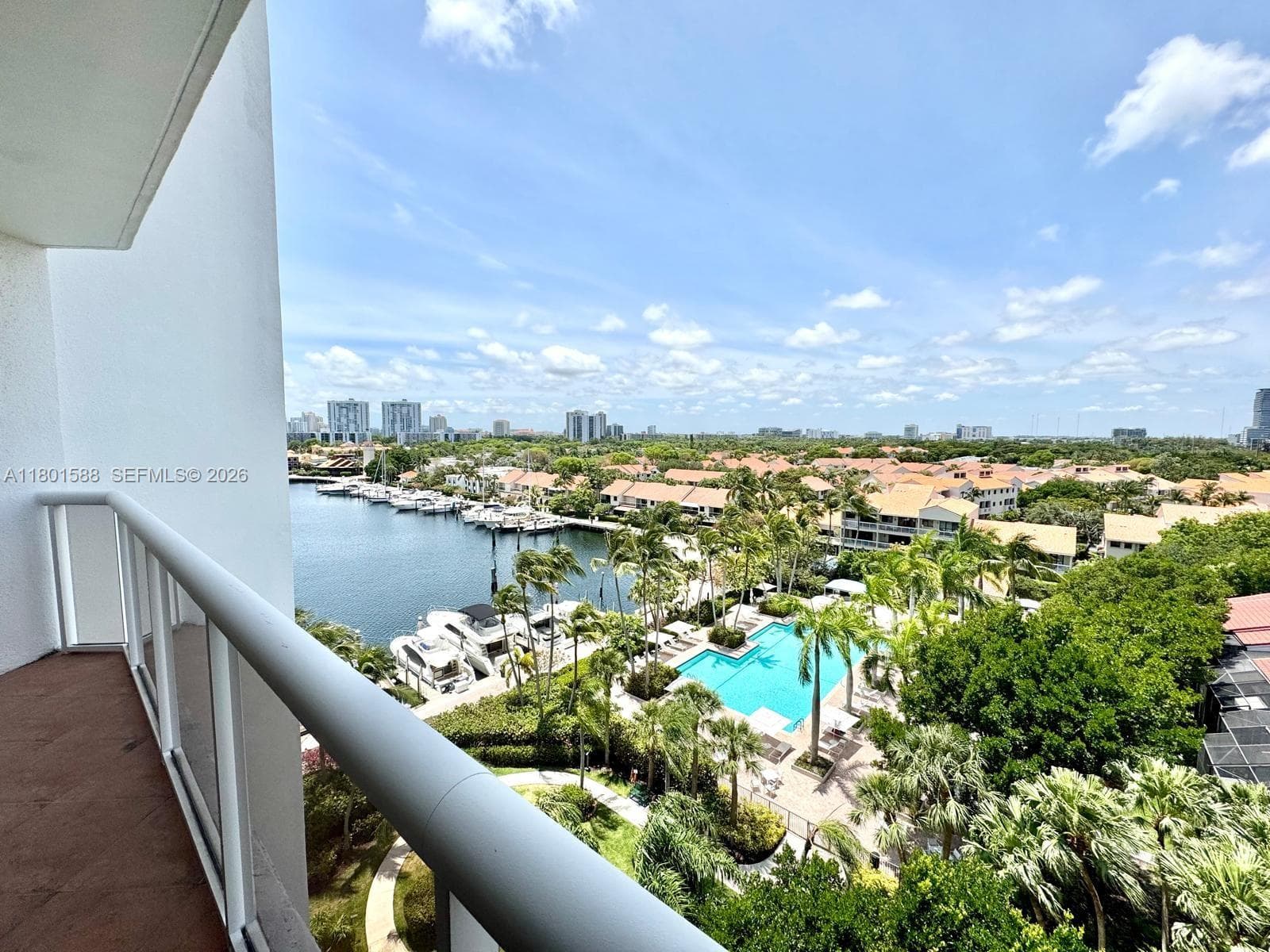 3610 Yacht Club Dr 810 photo 1