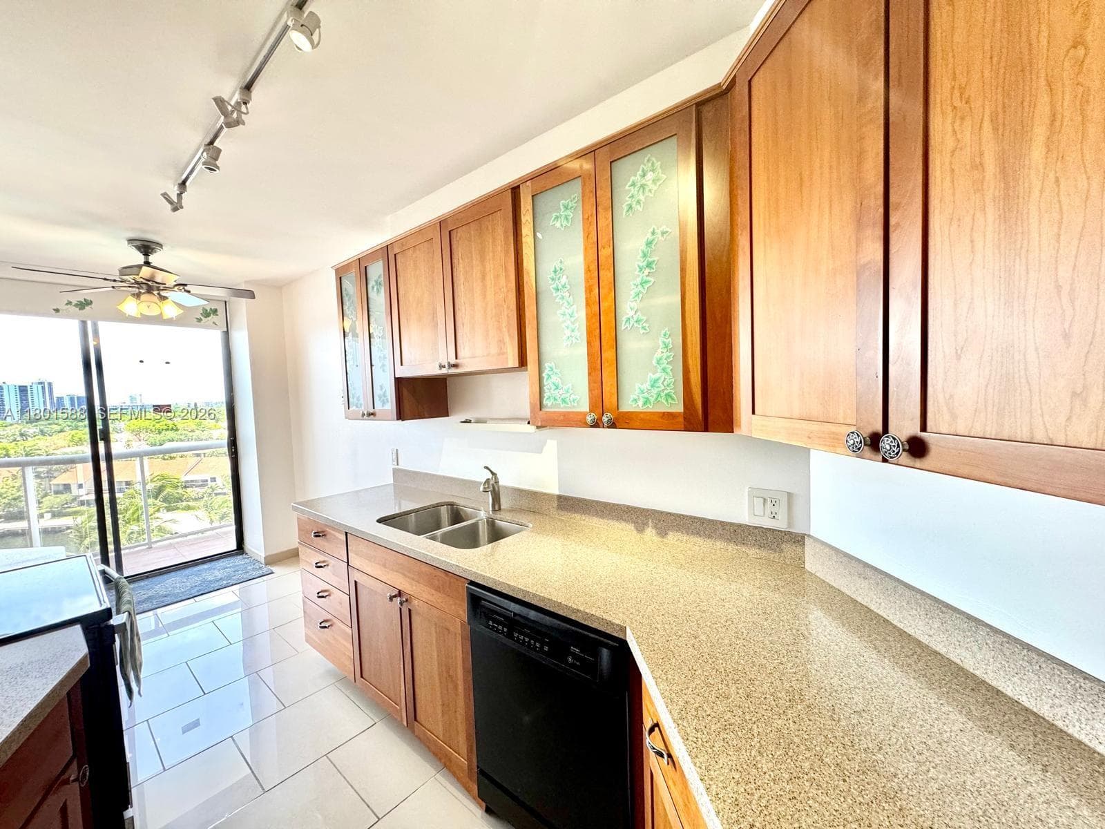 3610 Yacht Club Dr 810 photo 24