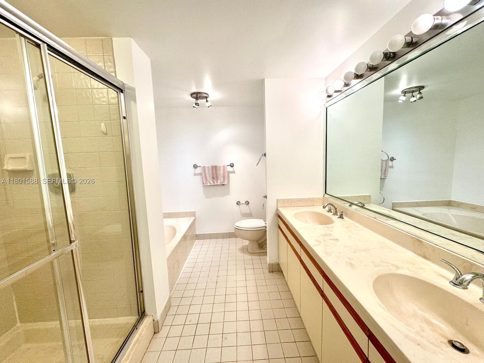 3610 Yacht Club Dr 810 photo 14