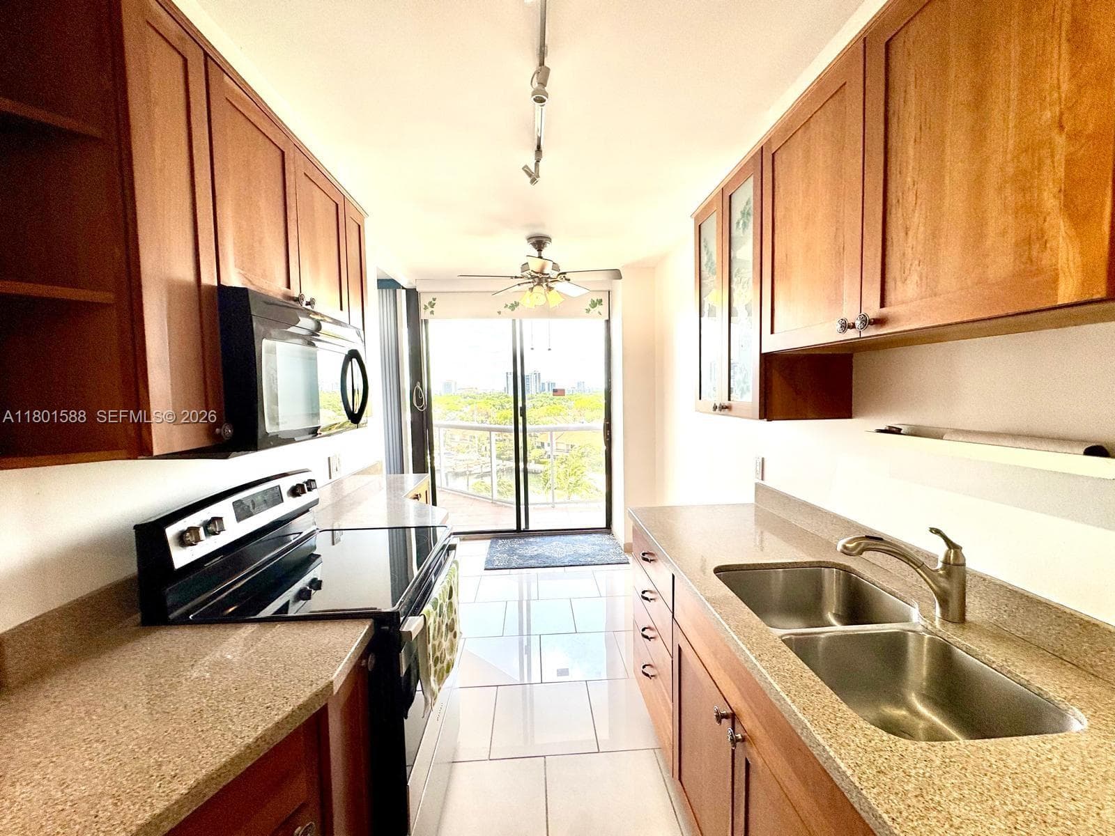 3610 Yacht Club Dr 810 photo 18