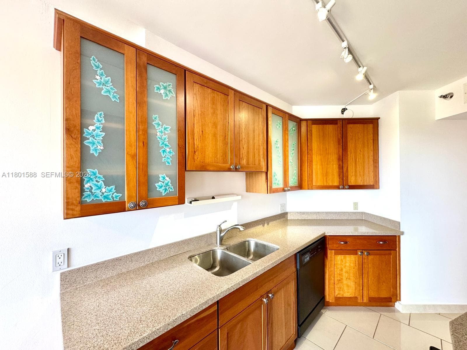3610 Yacht Club Dr 810 photo 19