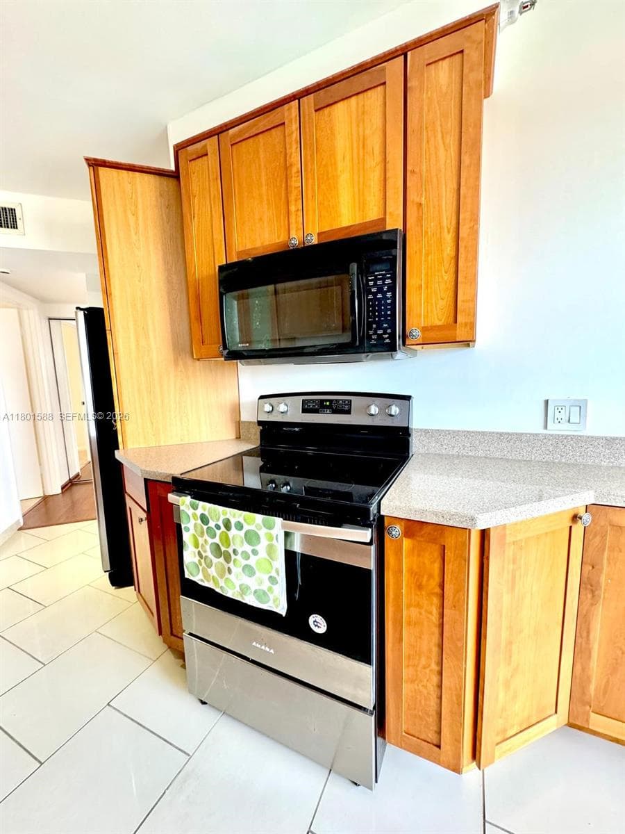 3610 Yacht Club Dr 810 photo 25