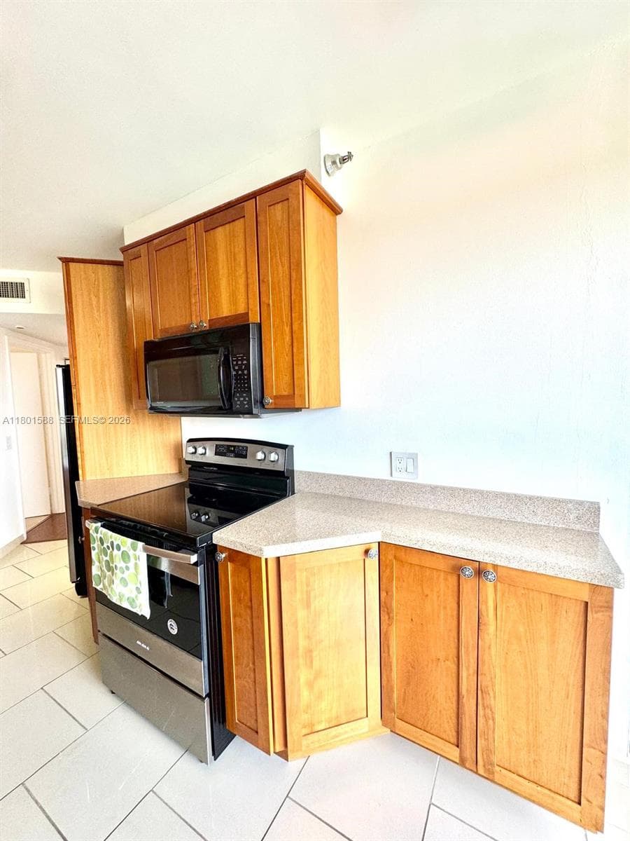 3610 Yacht Club Dr 810 photo 21