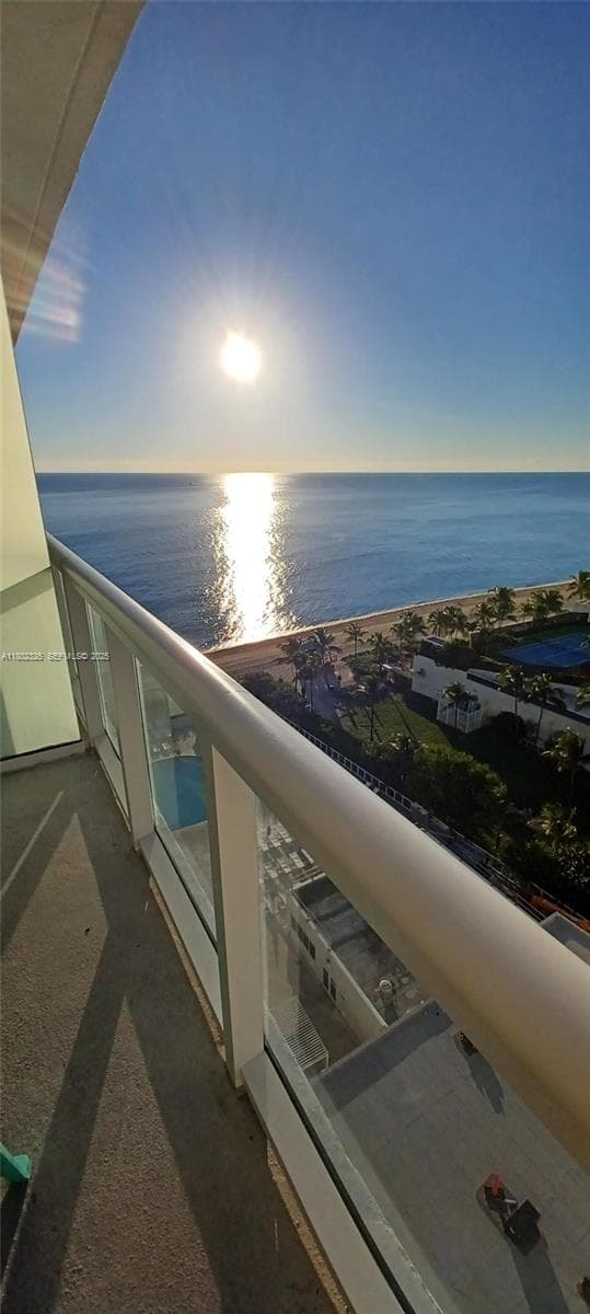 19201 Collins Ave 1105 photo 2