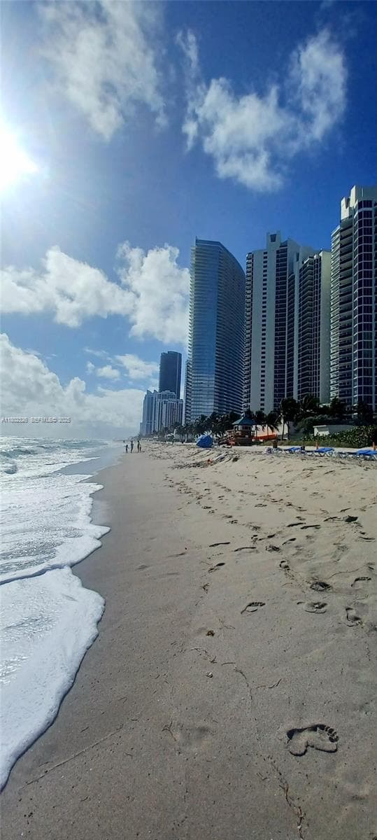19201 Collins Ave 1105 photo 22
