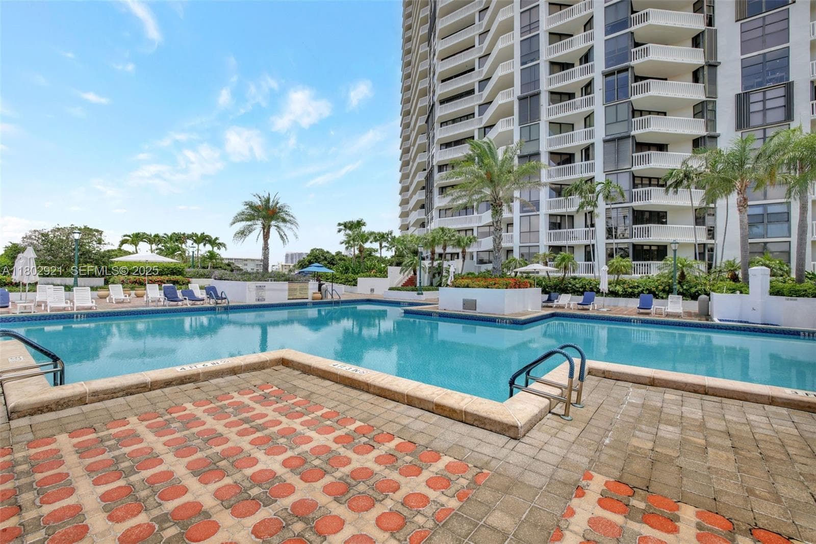 1000 Island Blvd 1508 photo 22