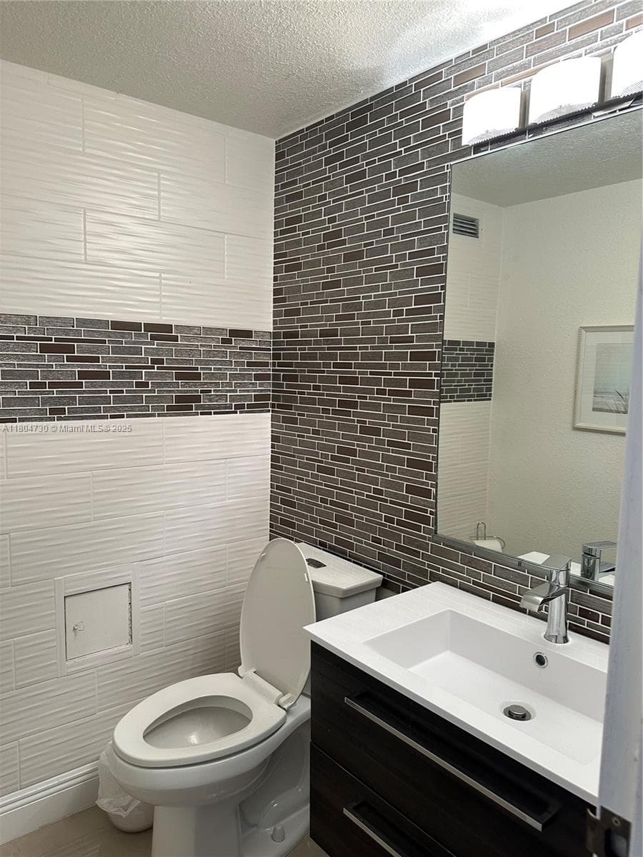 2501 Ocean Dr 1228 photo 12