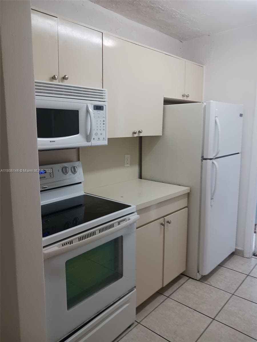 2700 NE 135th St 30 photo 3