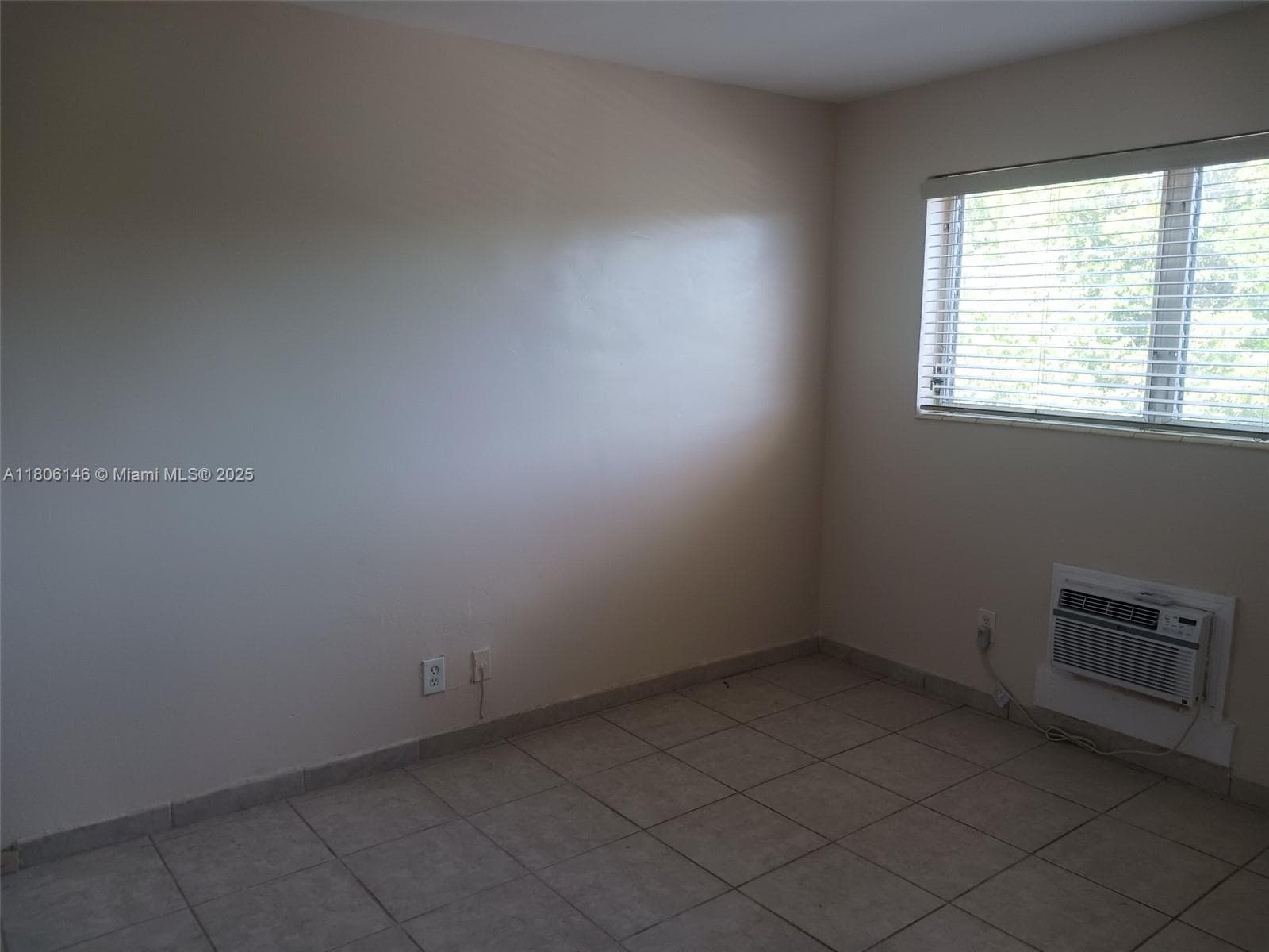 2700 NE 135th St 30 photo 10