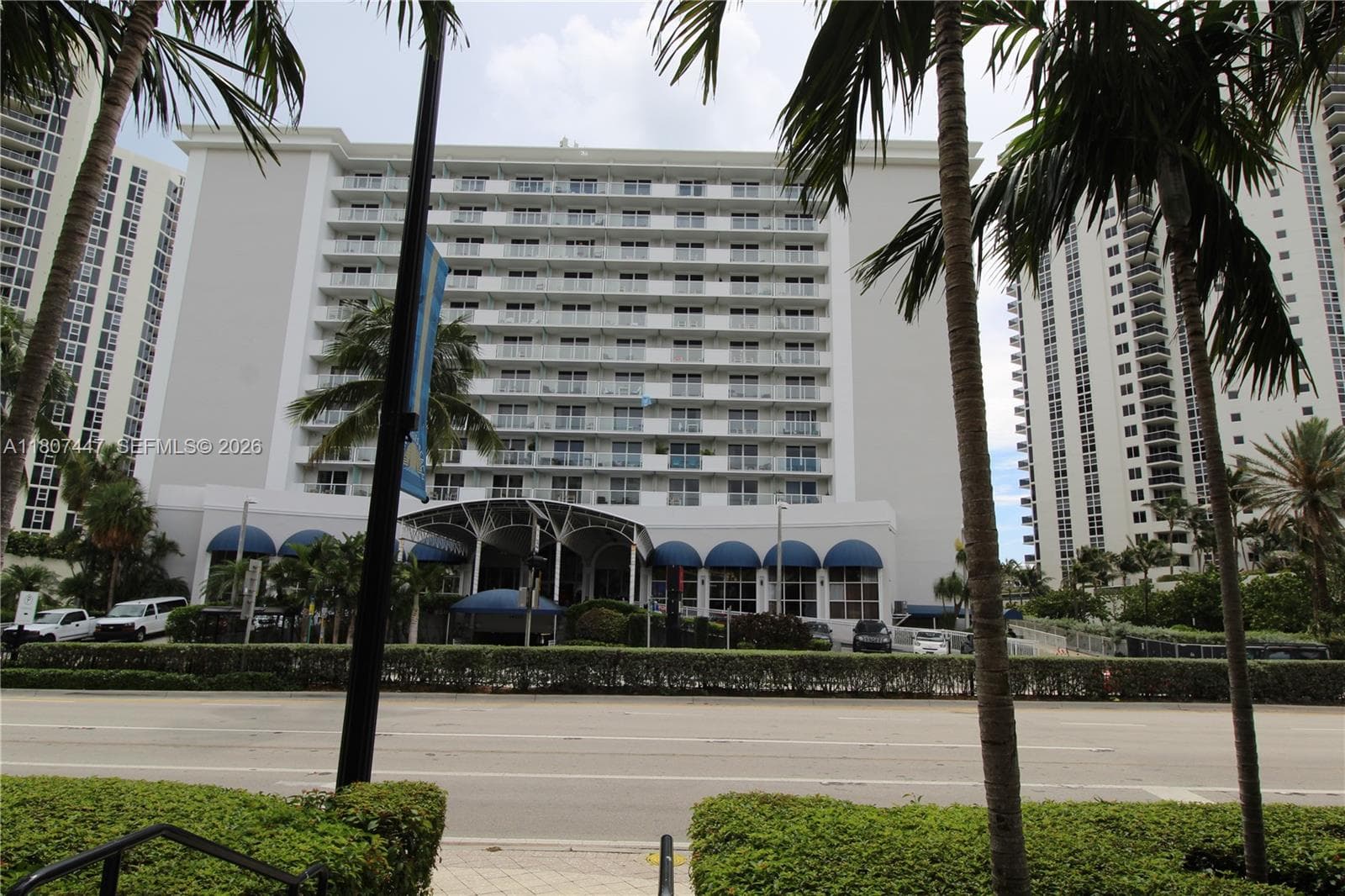 19201 Collins Ave 714 photo 3