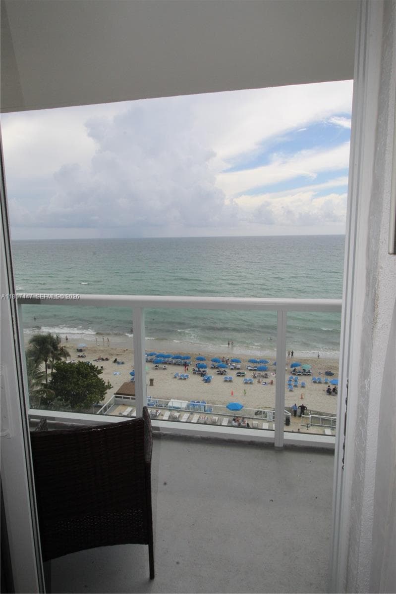 19201 Collins Ave 714 photo 1