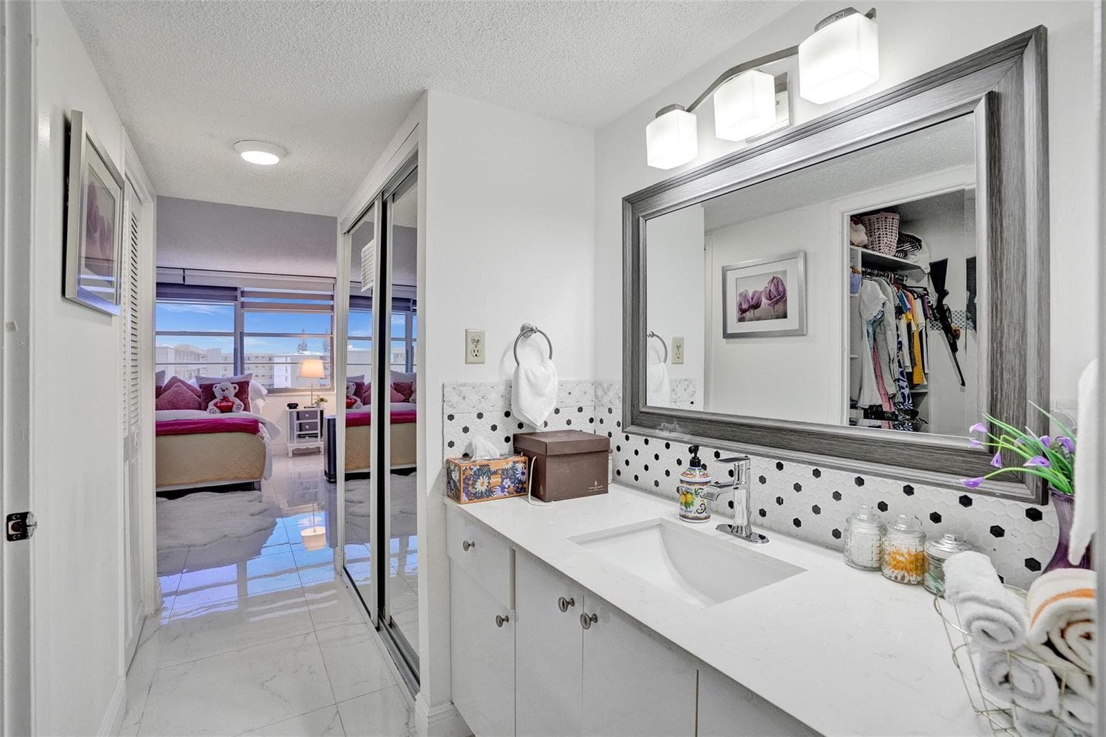 18041 Biscayne Boulevard 503 photo 3