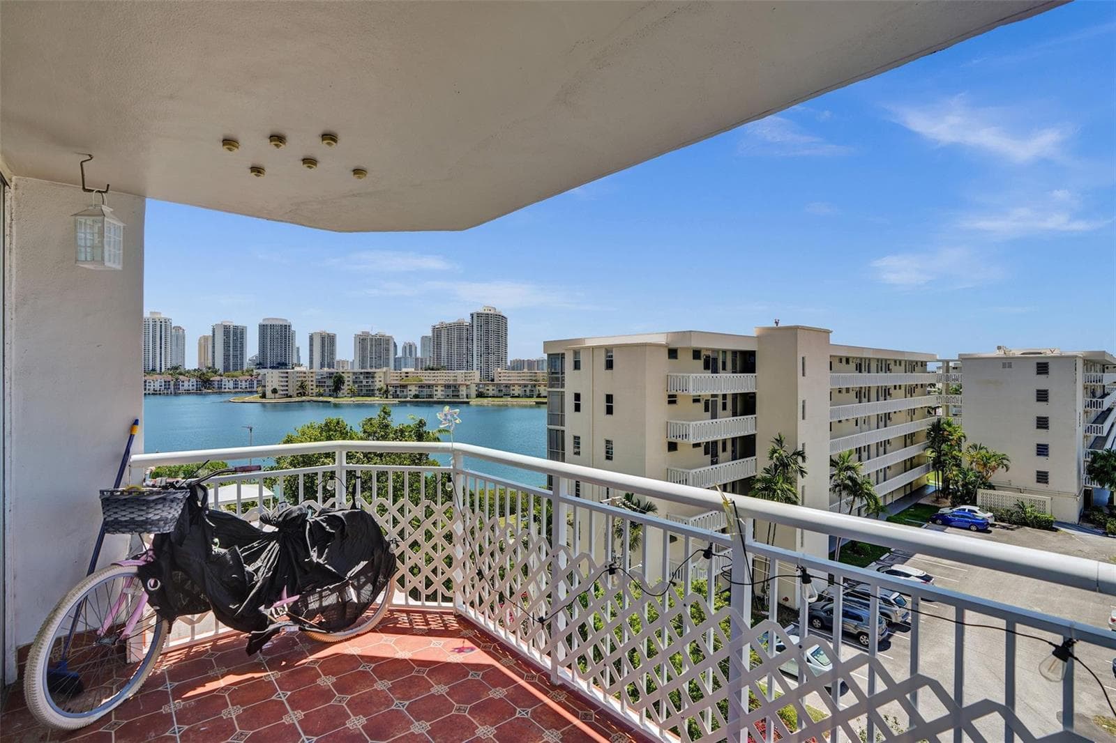 18041 Biscayne Boulevard 503 photo 24