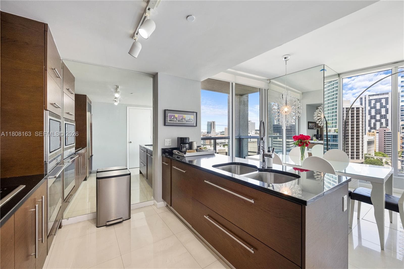 485 Brickell Ave 1604 photo 5