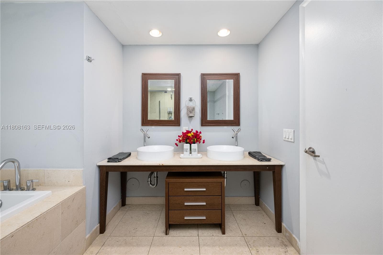 485 Brickell Ave 1604 photo 10