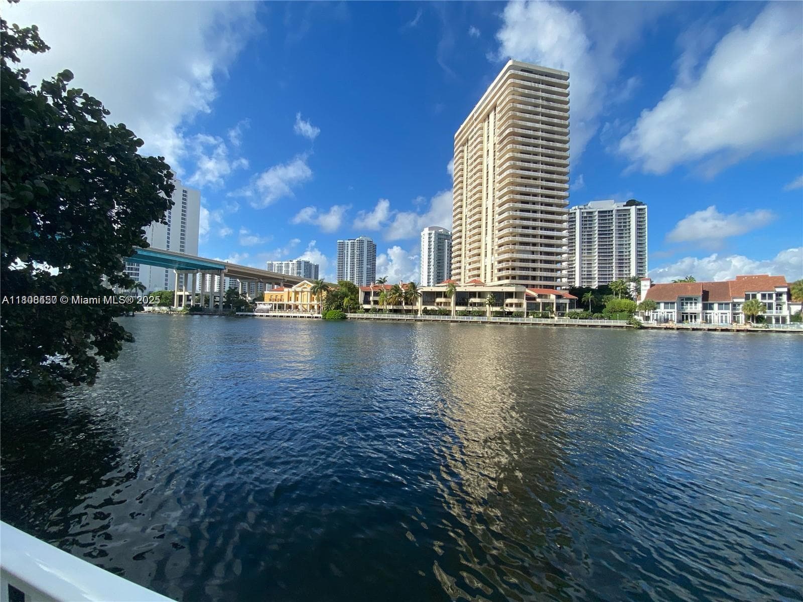 19390 Collins Ave 217 photo 2