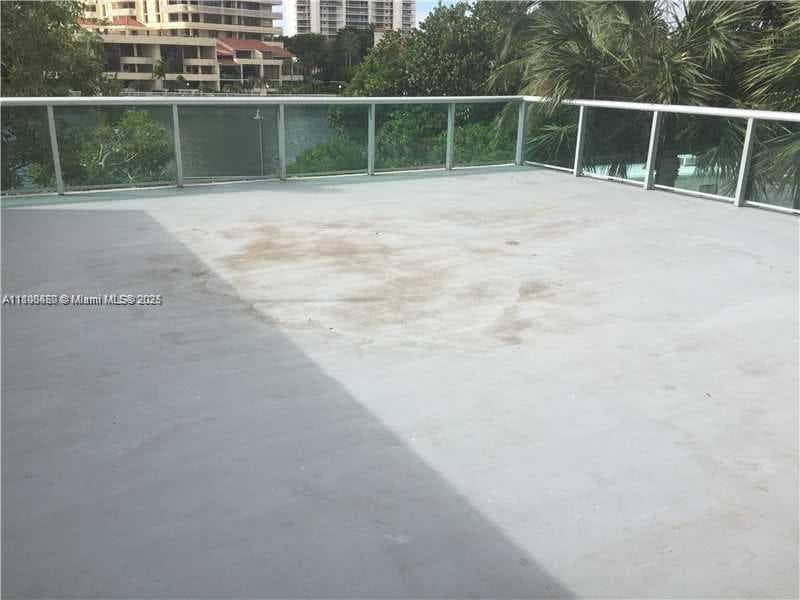 19390 Collins Ave 217 photo 6