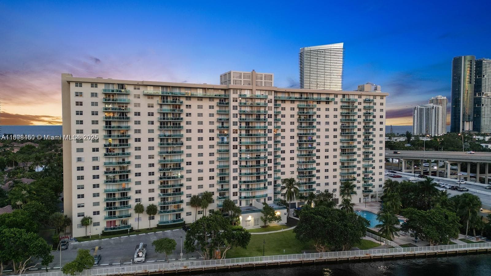 19390 Collins Ave 217 photo 12