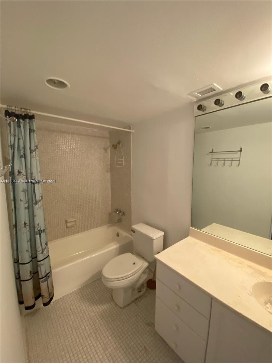 19390 Collins Ave 217 photo 10