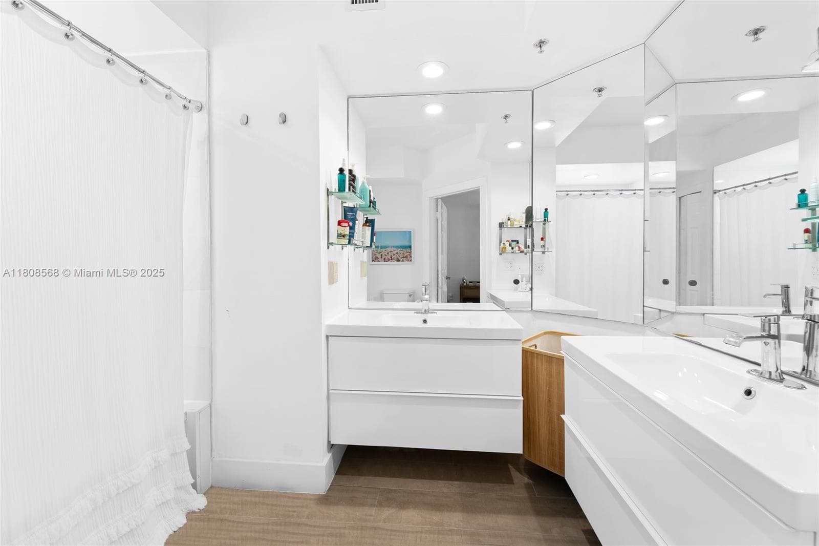 3245 NE 184th St 13402 photo 22