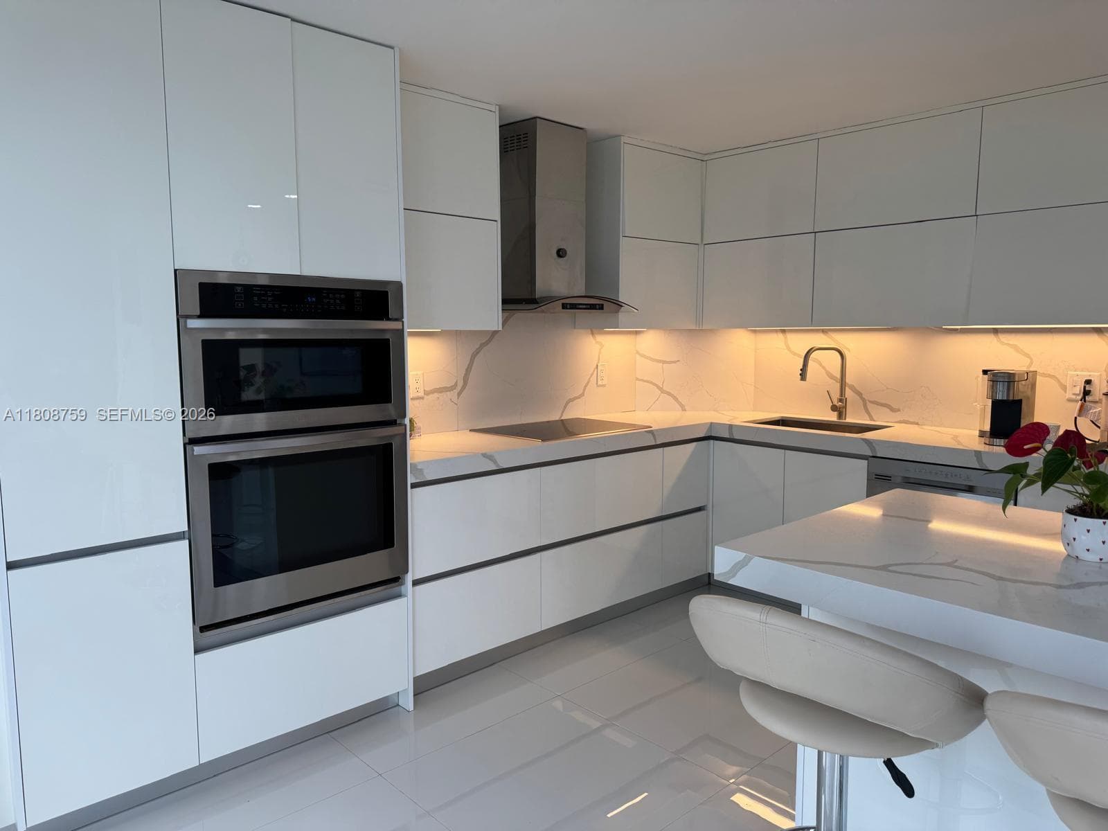 6423 Collins Ave 1001 photo 1