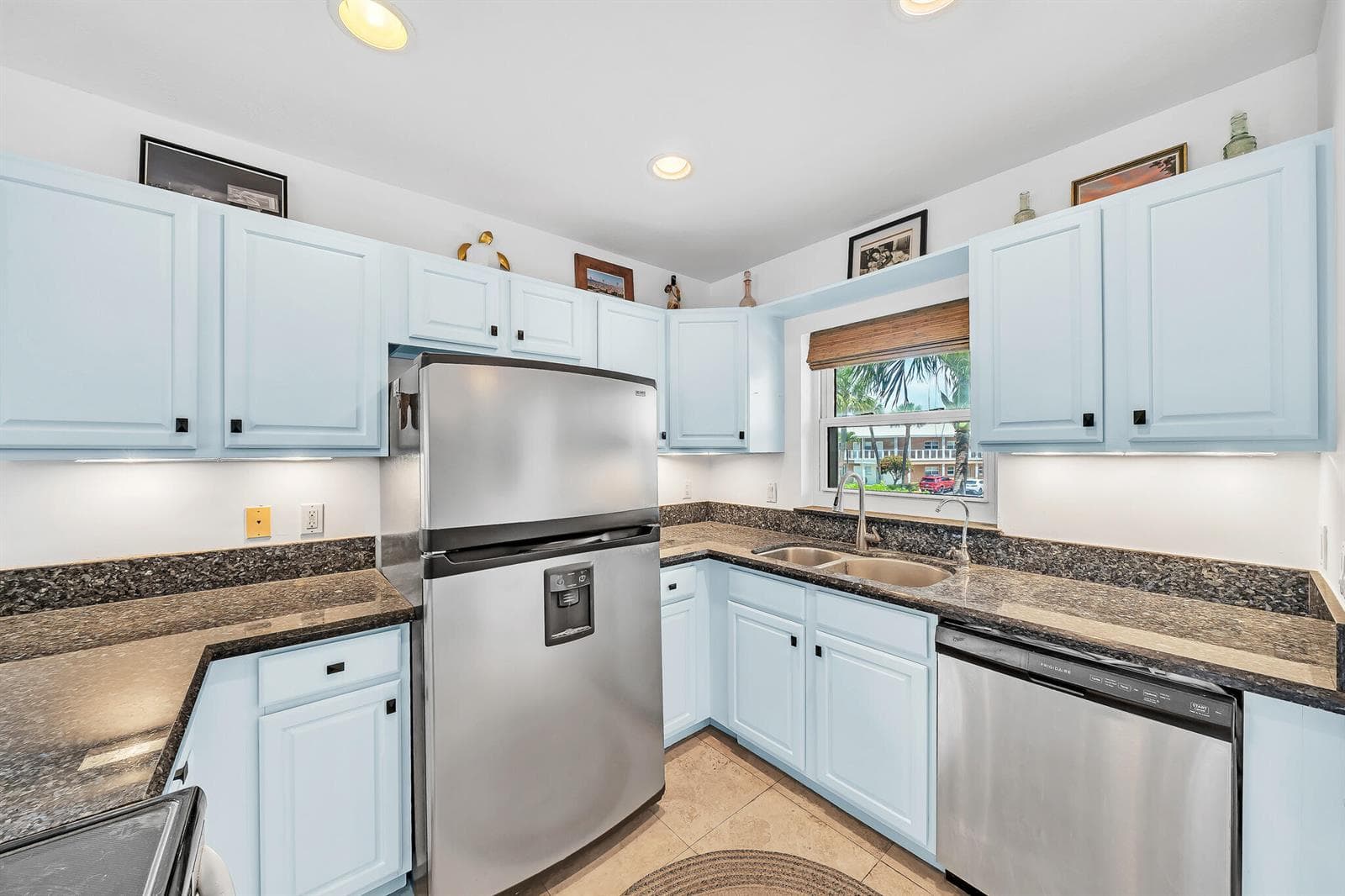 711 NE Harbour Terrace 4120 photo 10