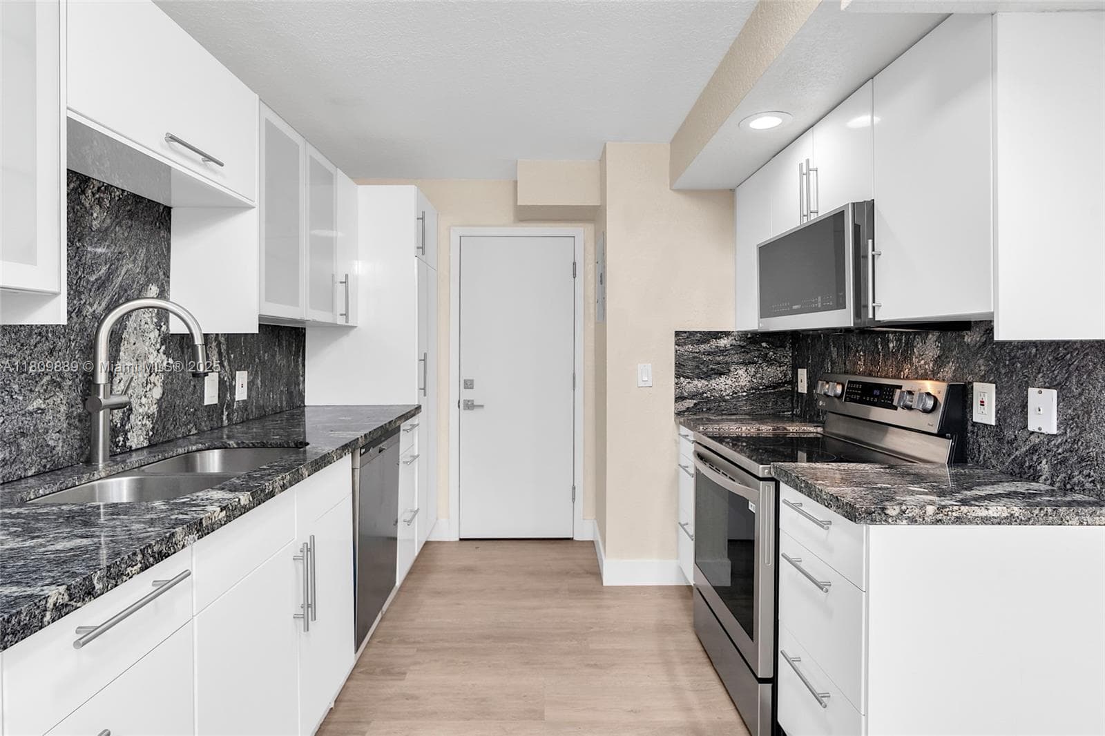 1904 S Ocean Dr 1004 photo 17